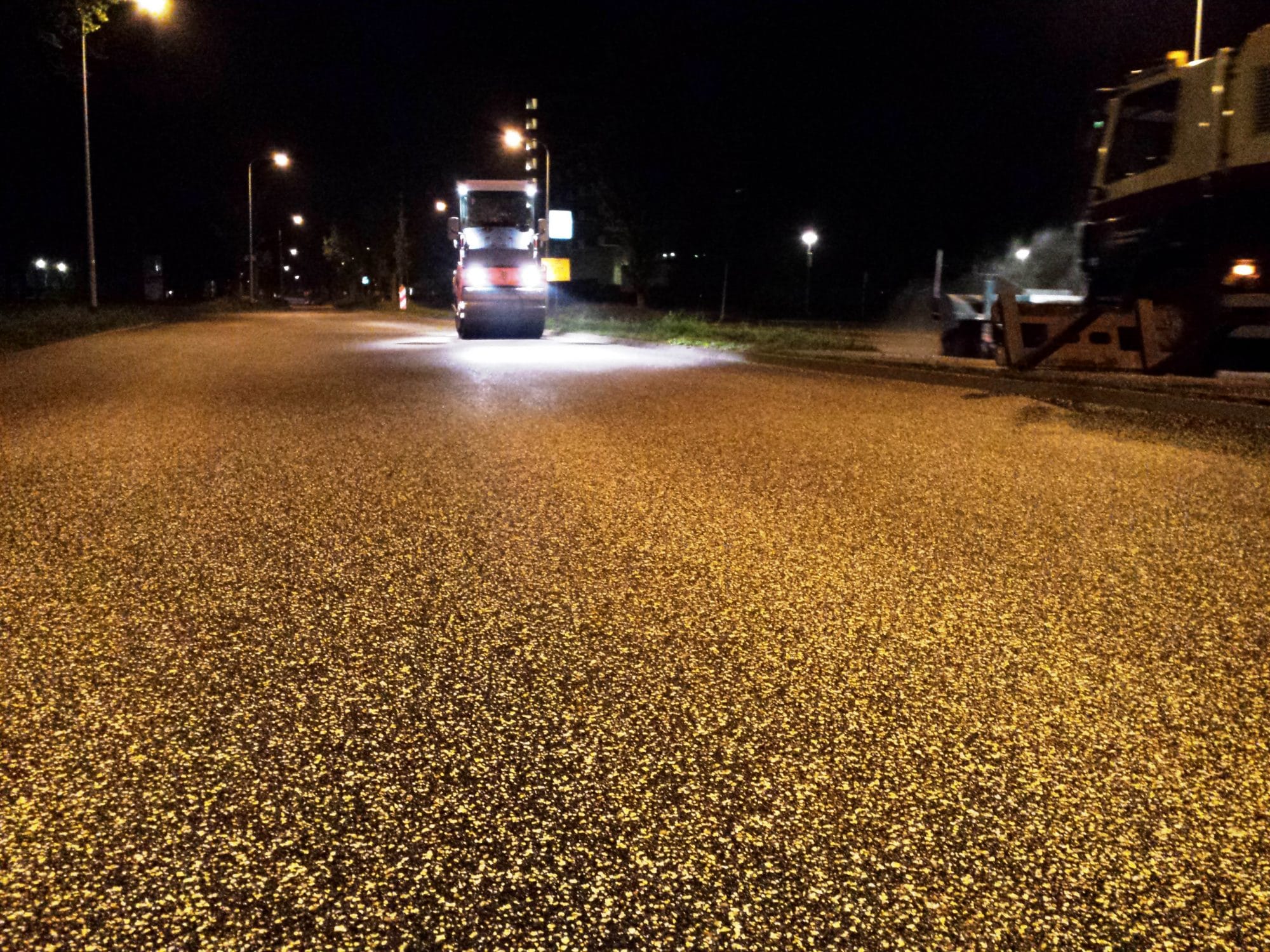 PolyCiviel Civiele Techniek: lichtreflecterende wegdekken