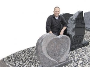 Natuursteen Westerkwartier maakt persoonlijke monumenten